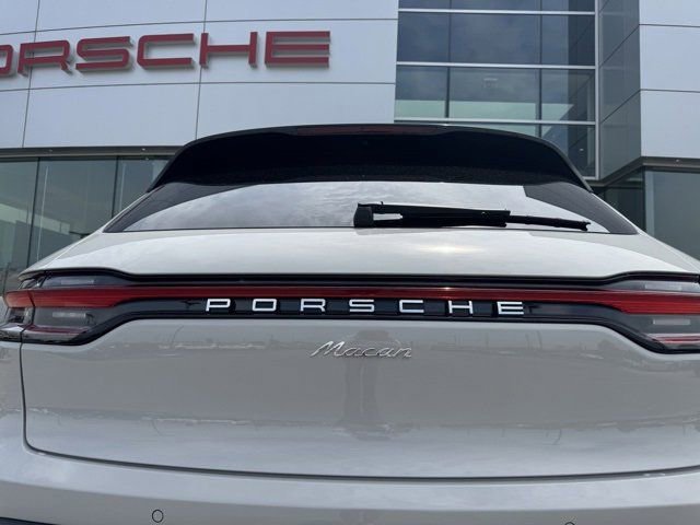 Certified 2025 Porsche Macan AWD/4WD image 12
