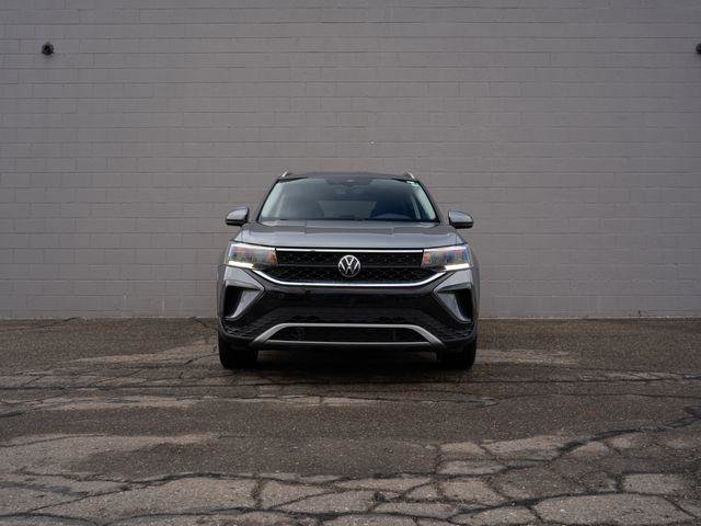 Used 2022 Volkswagen Taos SE w/ Panoramic Sunroof Package AWD/4WD image 10