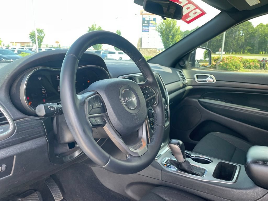 Used 2021 Jeep Grand Cherokee Laredo AWD/4WD image 10