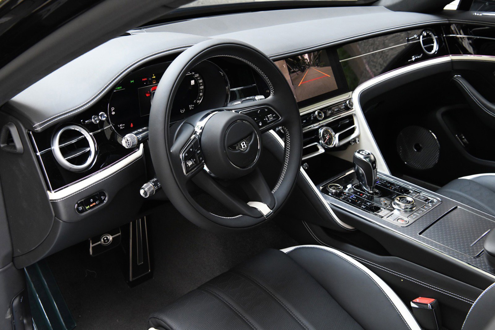 New 2025 Bentley Flying Spur Plug-In Hybrid image 13