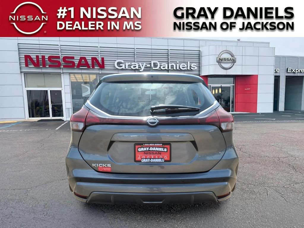 Used 2022 Nissan Kicks S FWD image 6