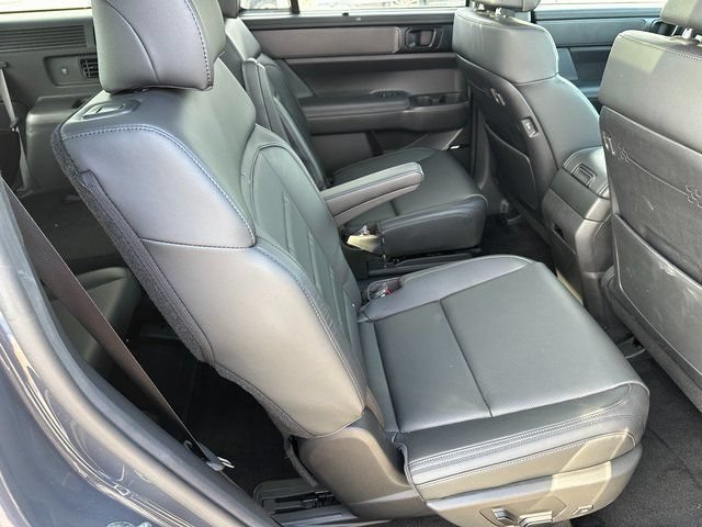 Used 2025 Hyundai Santa Fe Calligraphy AWD/4WD image 11