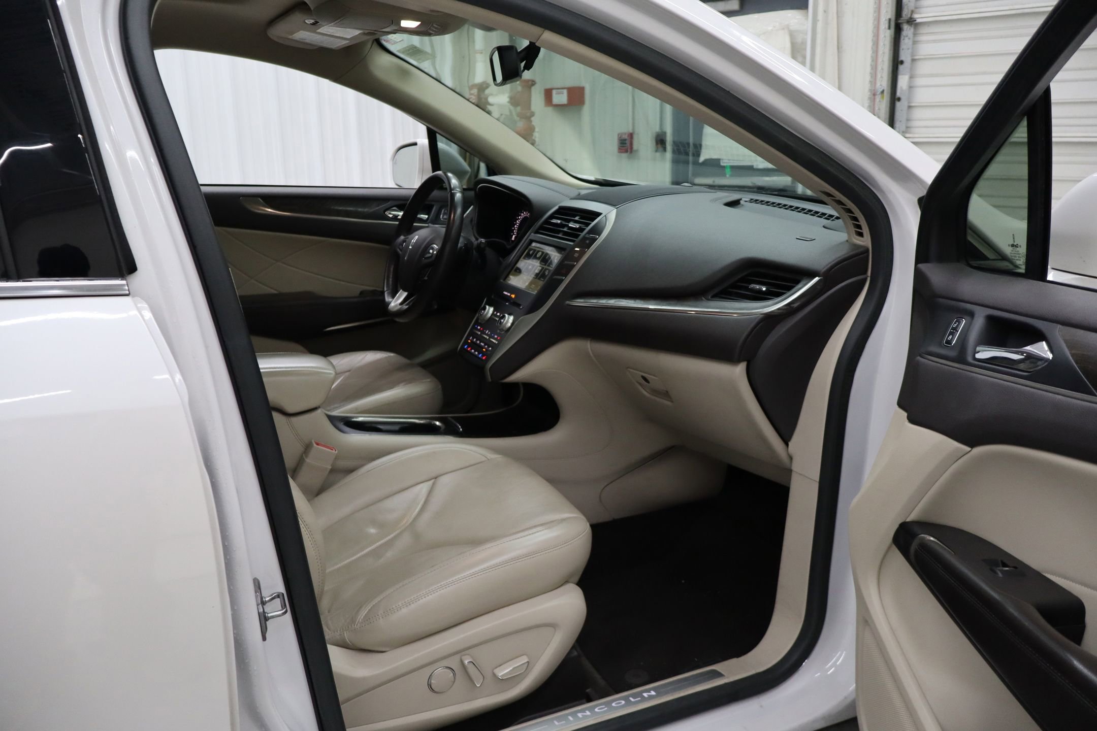 Used 2017 Lincoln MKC Reserve FWD image 30