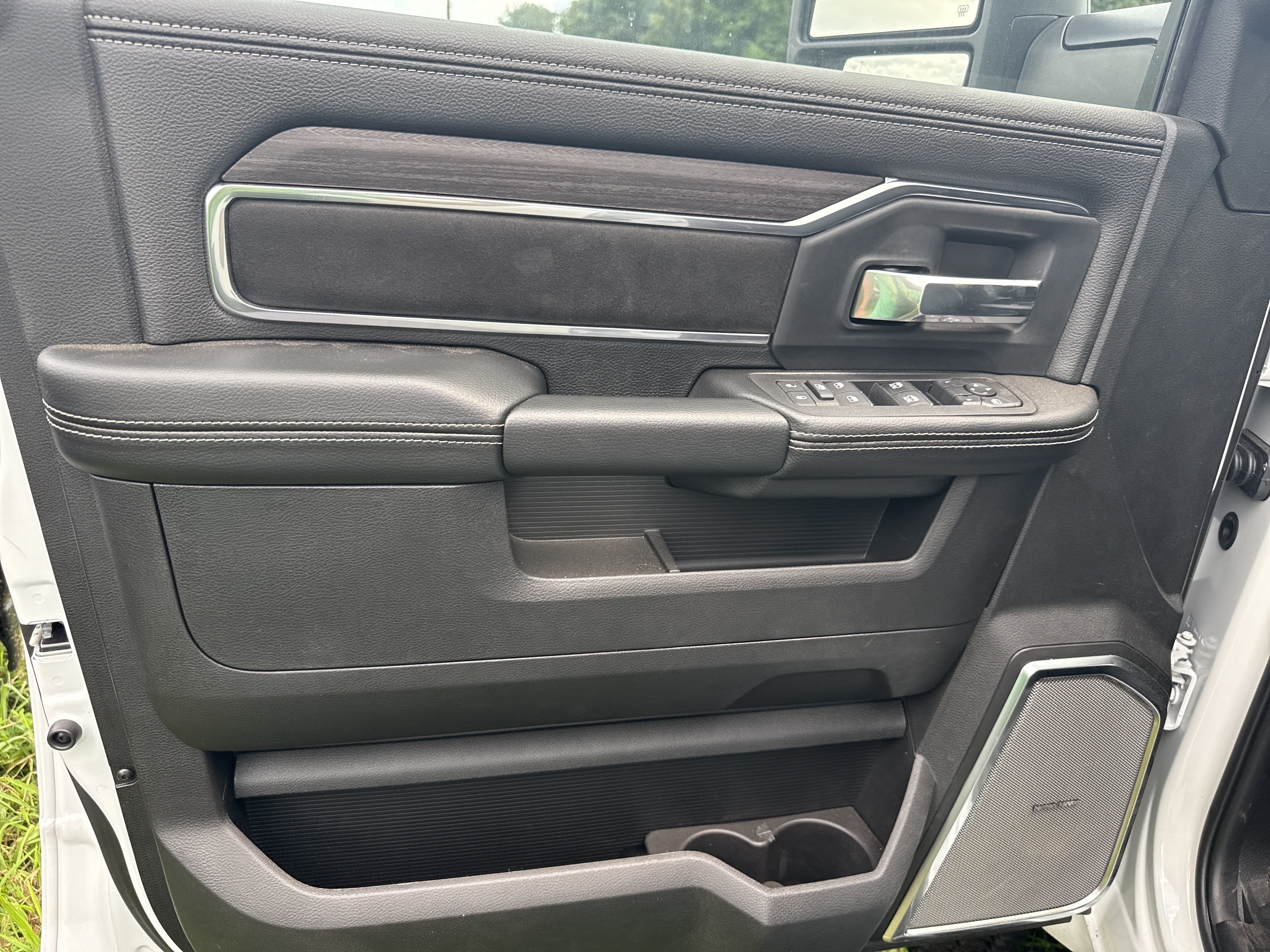 New 2026 RAM 5500 4x4 Crew Cab w/ Laramie Trim Package image 10