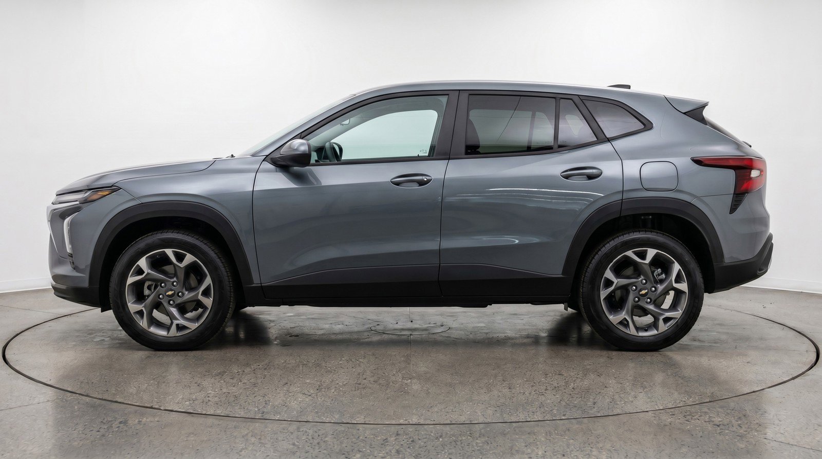 Used 2025 Chevrolet Trax LT FWD image 5