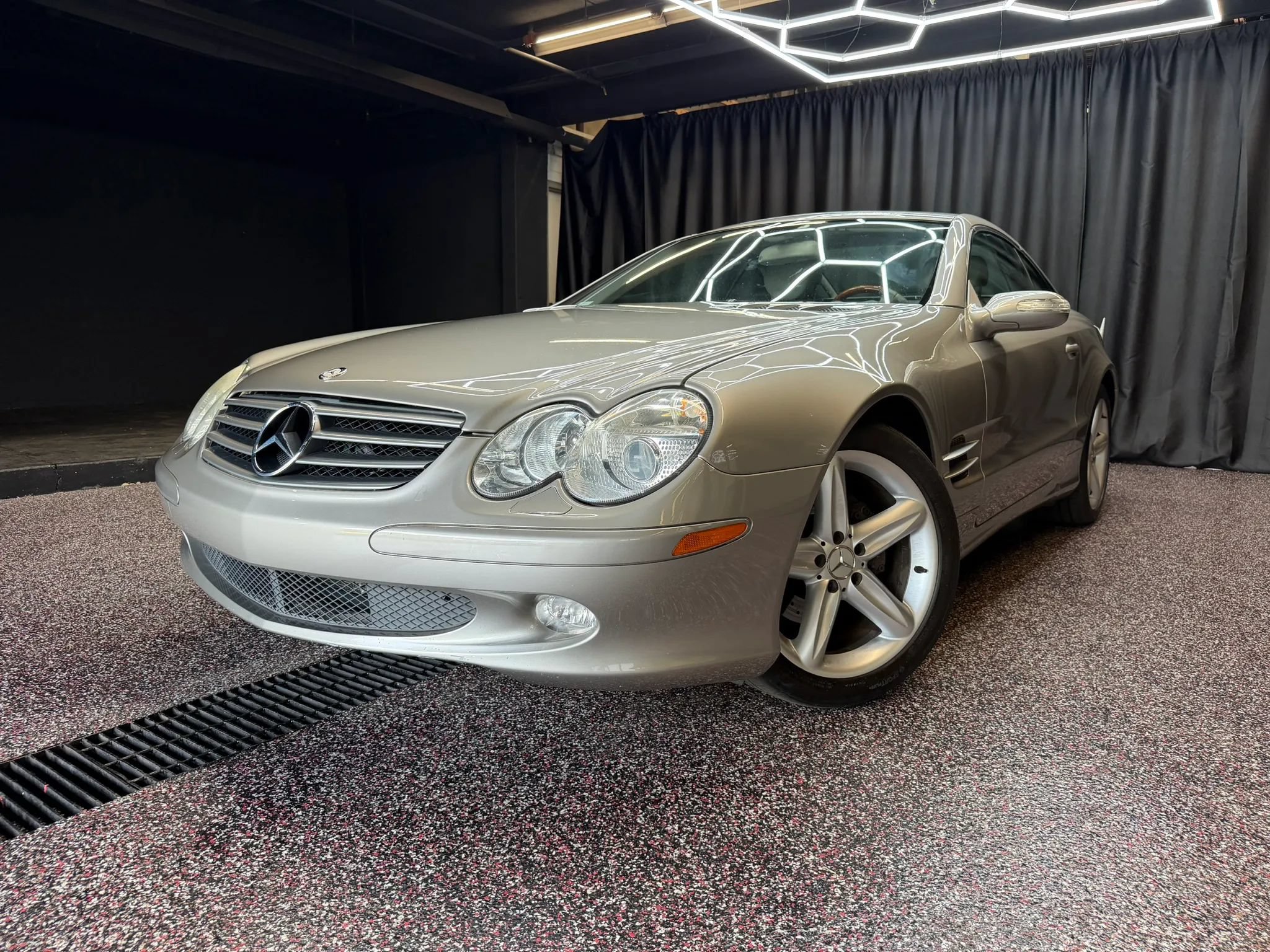 Used 2005 Mercedes-Benz SL 500 image 2