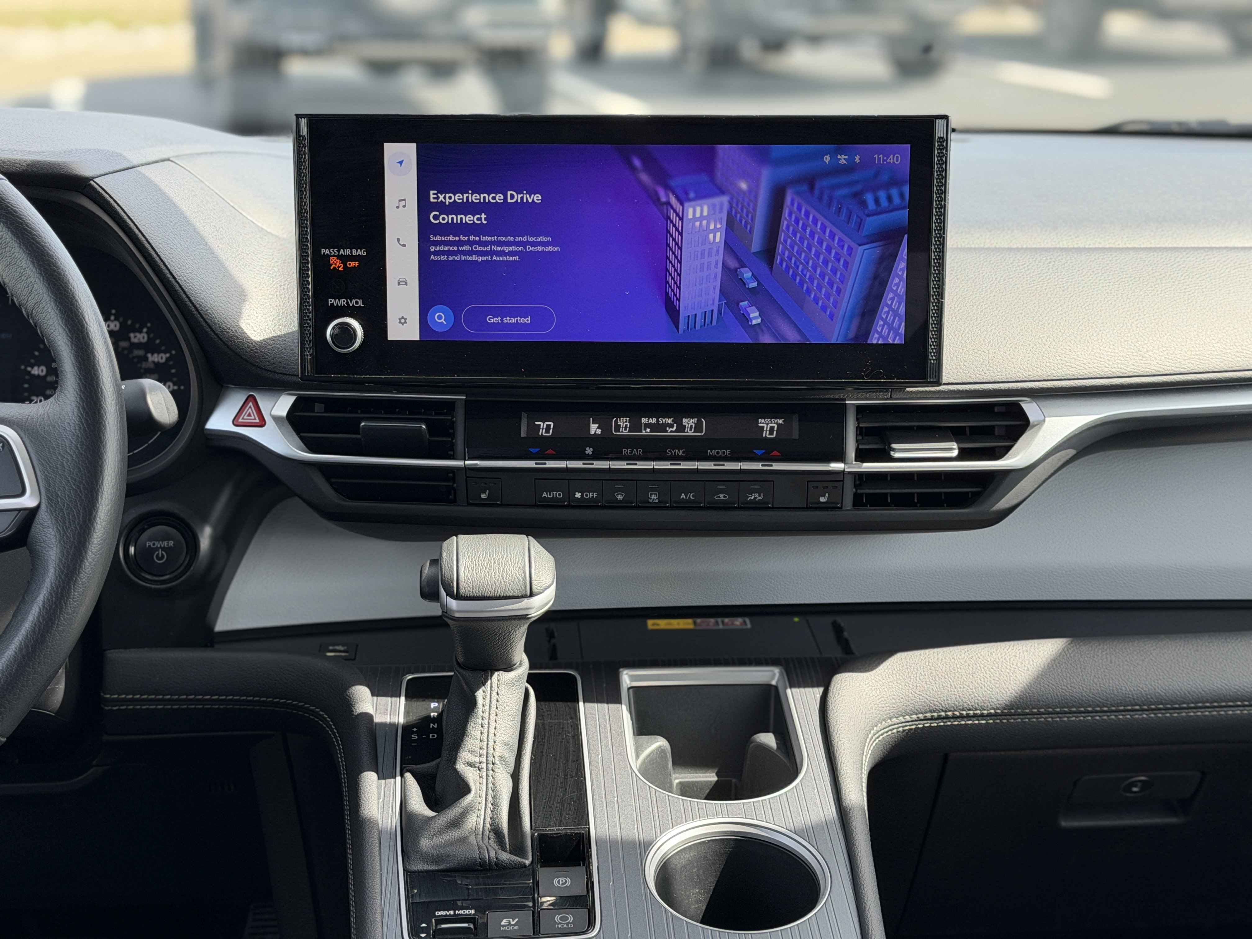 Used 2025 Toyota Sienna XLE FWD image 14