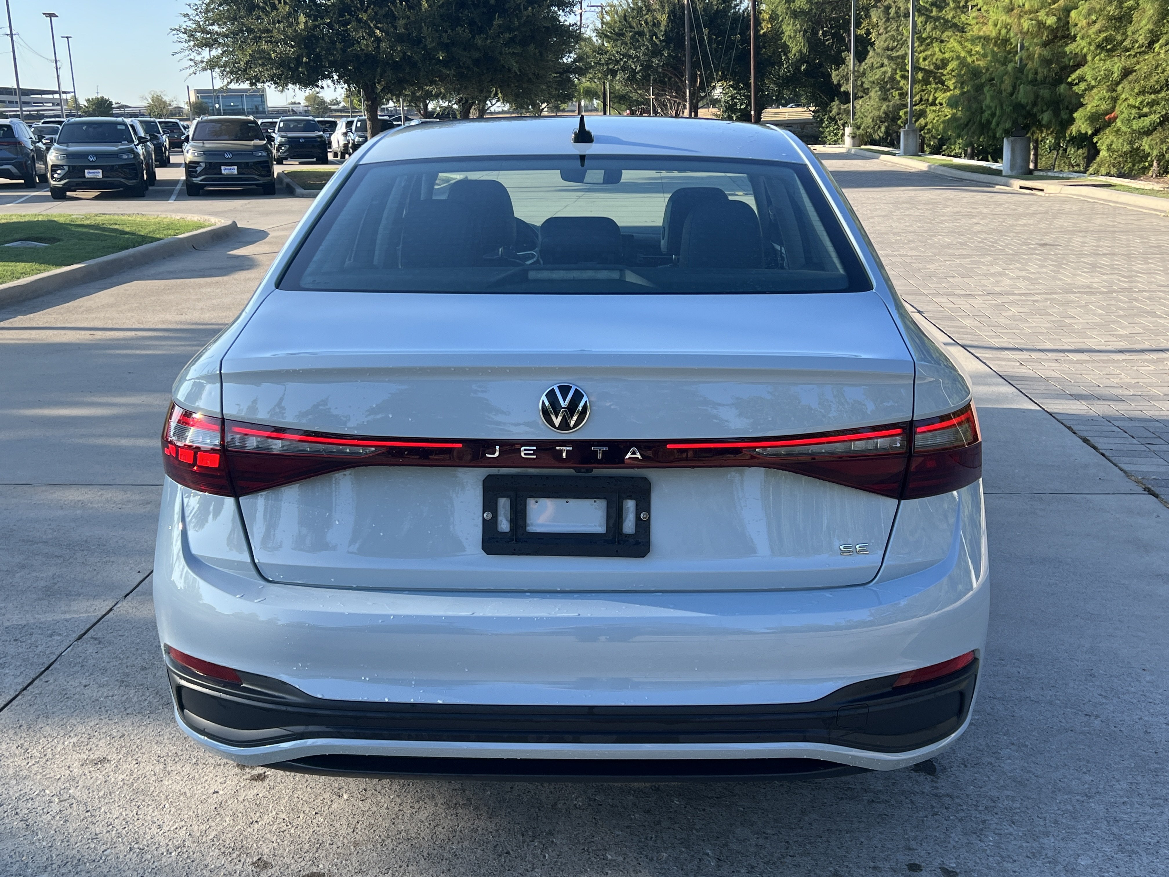 Certified 2025 Volkswagen Jetta SE w/ Sunroof Package FWD image 8