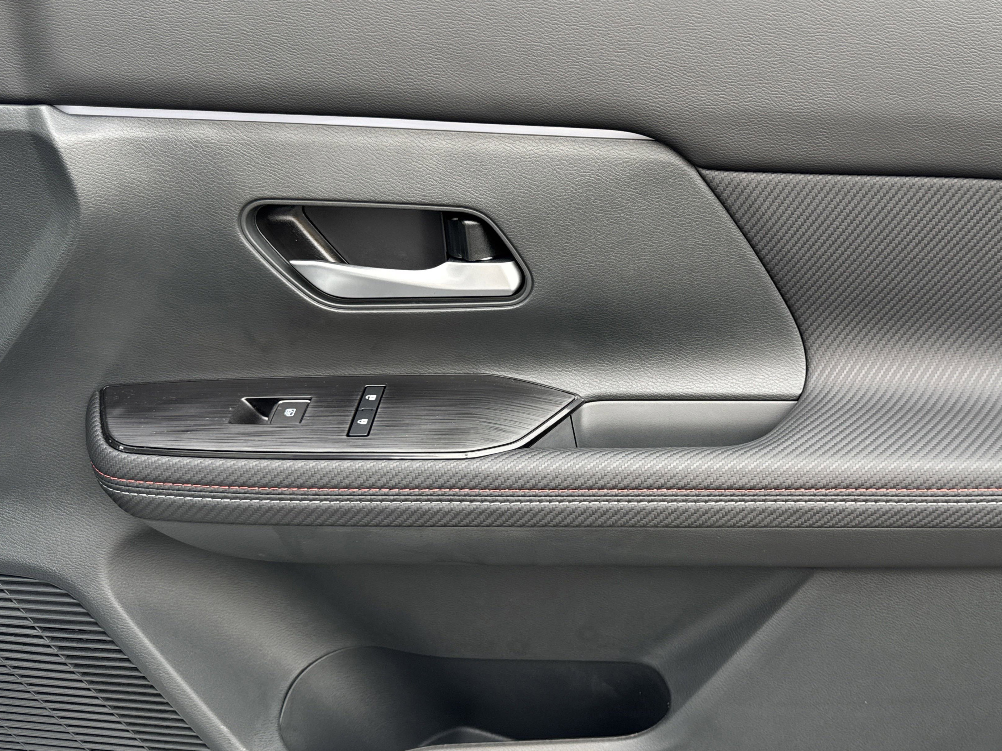 New 2025 Nissan Kicks SR w/ SR Premium Package image 19