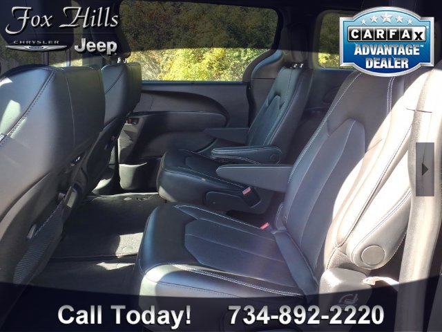 Used 2027 Chrysler Pacifica Select FWD image 13