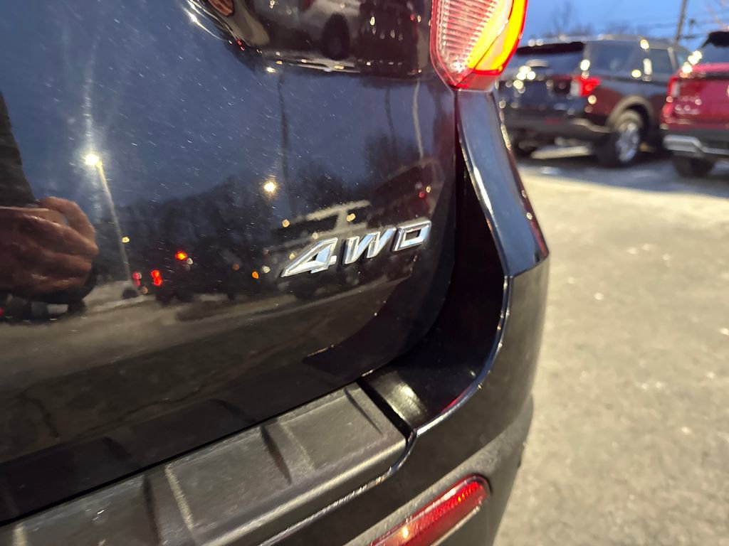 Used 2023 Ford Explorer XLT w/ Equipment Group 202A image 9