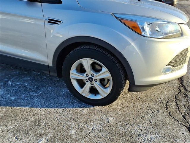Used 2015 Ford Escape SE w/ Equipment Group 201A image 4