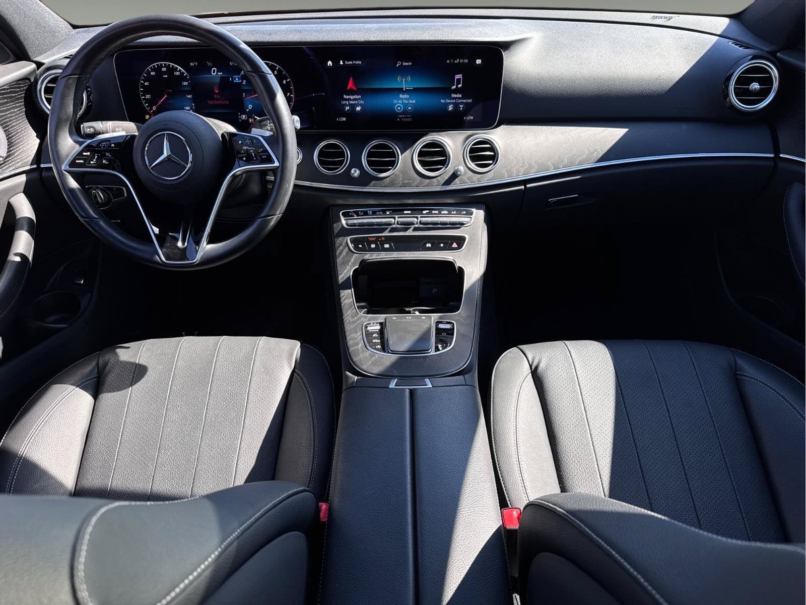 Used 2022 Mercedes-Benz E 350 4MATIC Sedan w/ AMG Line Exterior image 18