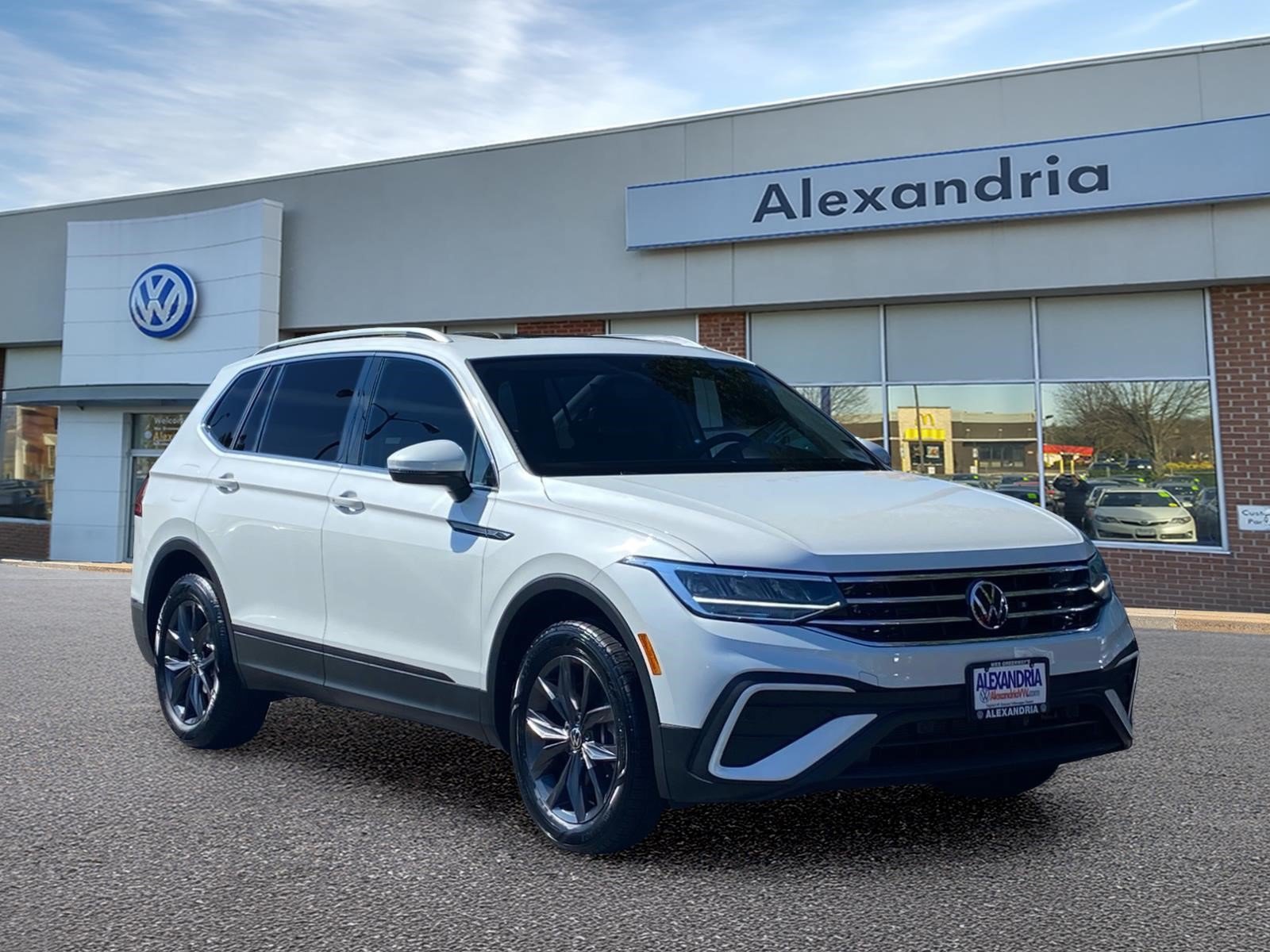 Certified 2023 Volkswagen Tiguan SE w/ Panoramic Sunroof Package