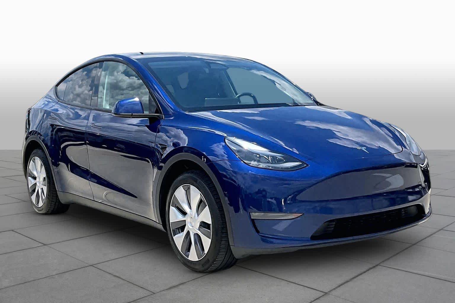 Used 2024 Tesla Model Y Long Range AWD/4WD image 2