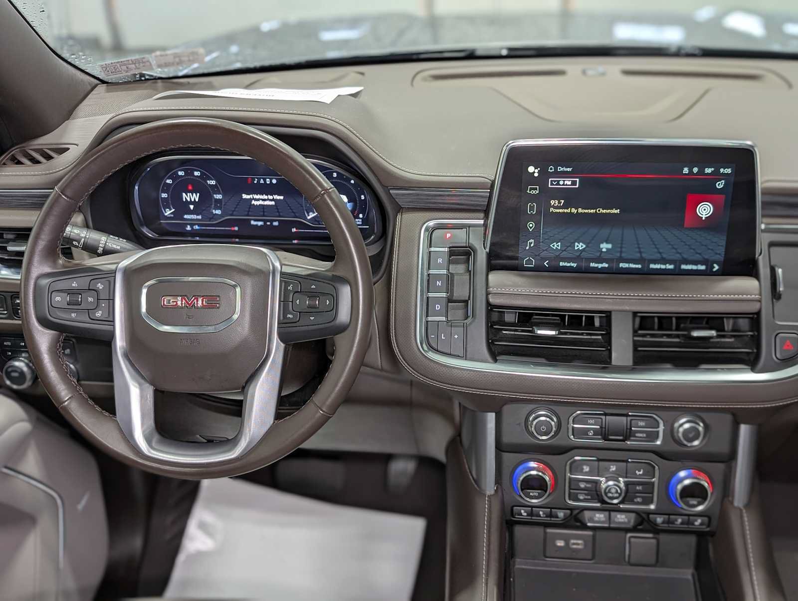 Certified 2022 GMC Yukon SLT w/ SLT Premium Package AWD/4WD image 5