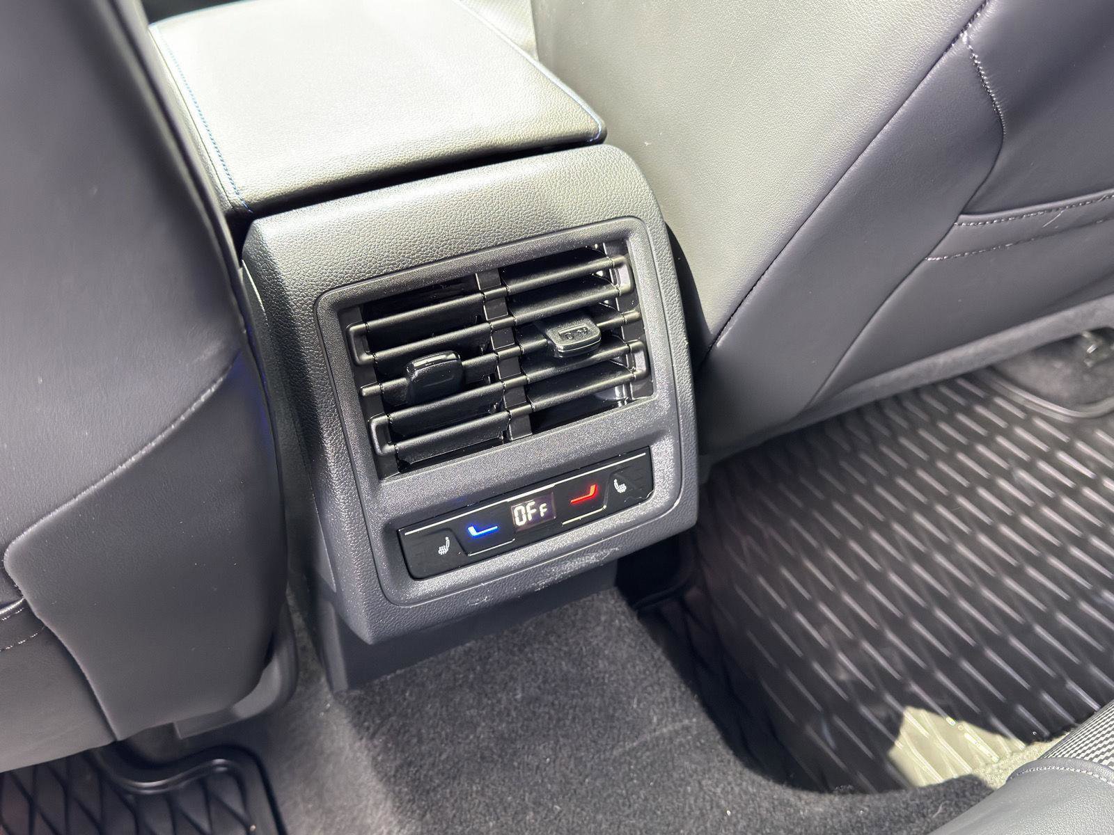 Used 2024 Volkswagen Golf R AWD/4WD image 30