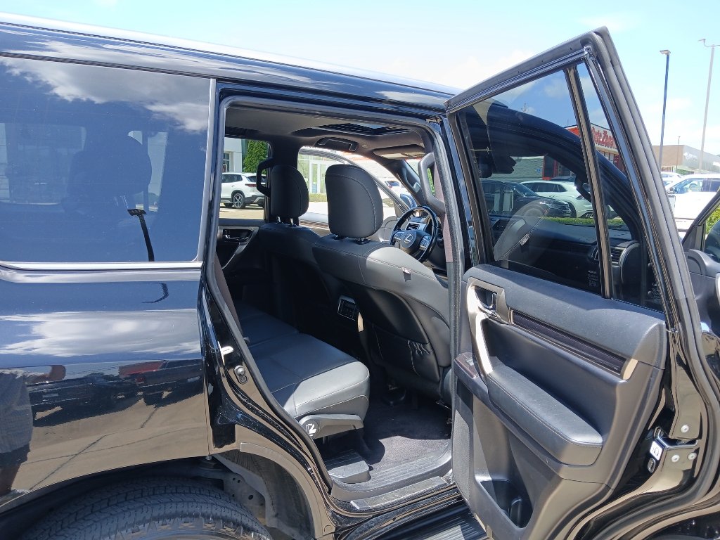 Used 2021 Lexus GX 460 Premium w/ Premium Package AWD/4WD image 25