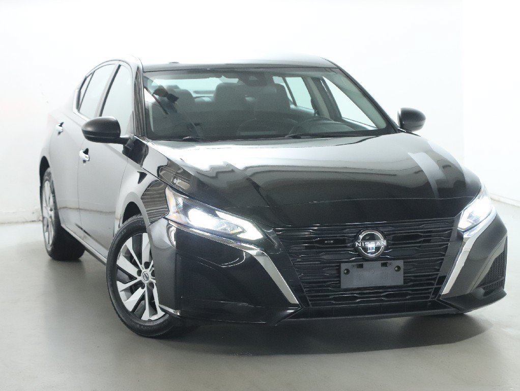 Used 2024 Nissan Altima 2.5 S FWD image 3