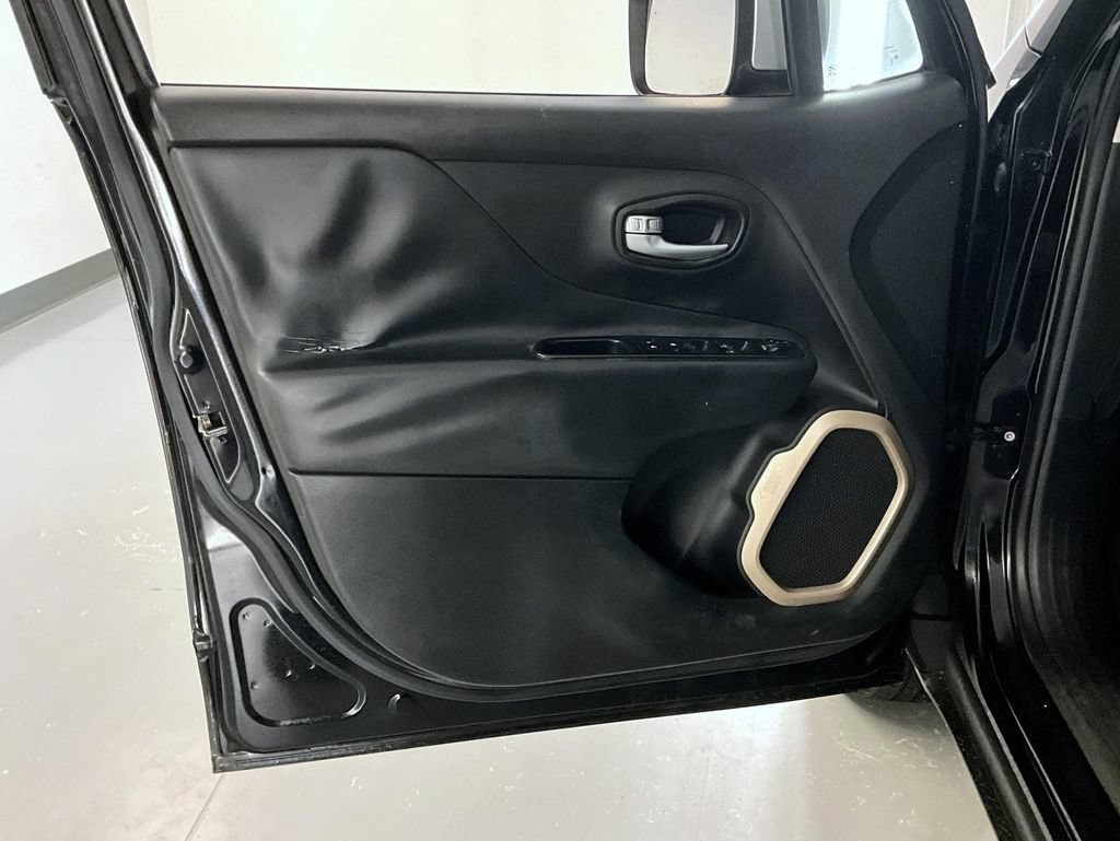 Used 2017 Jeep Renegade Limited AWD/4WD image 9