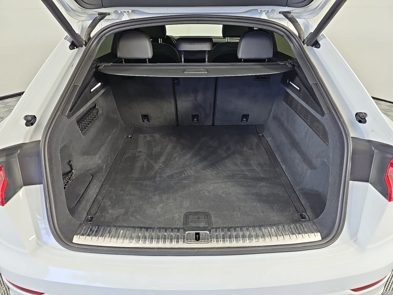 Used 2019 Audi Q8 Premium Plus AWD/4WD image 12