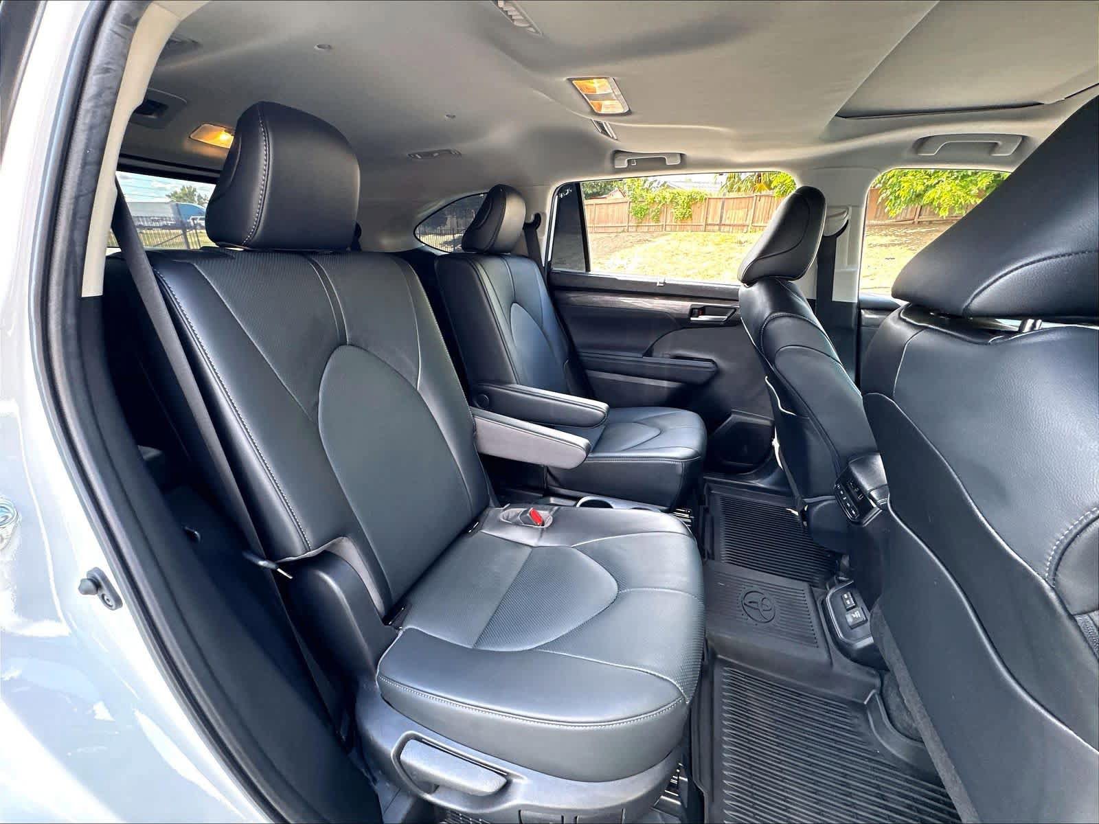 Used 2023 Toyota Highlander Limited FWD image 30