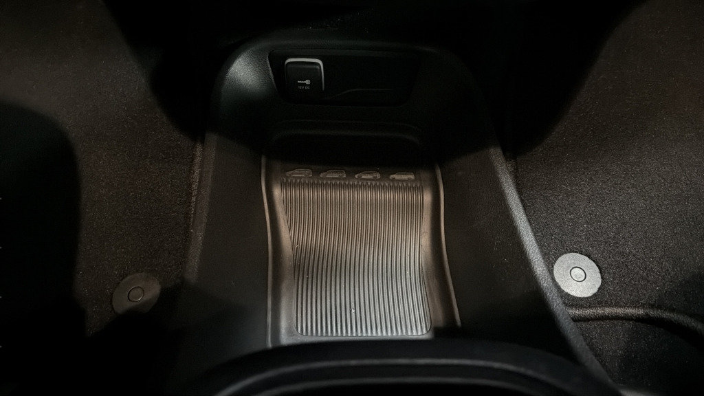 Used 2025 Chrysler Pacifica Select FWD image 32