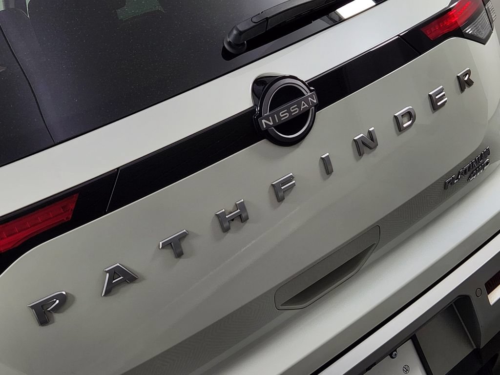 Used 2023 Nissan Pathfinder Platinum AWD/4WD image 9