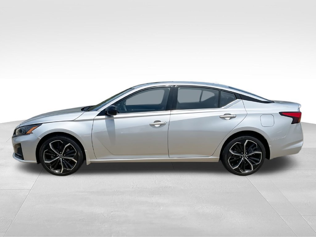 Used 2023 Nissan Altima 2.5 SR w/ SR Premium Package AWD/4WD image 5