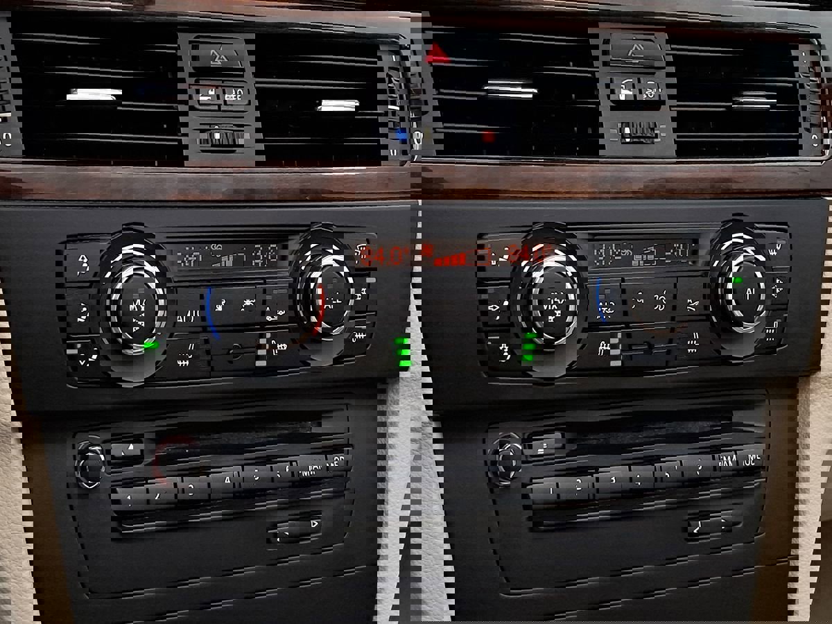 Used 2012 BMW 328i Convertible image 15