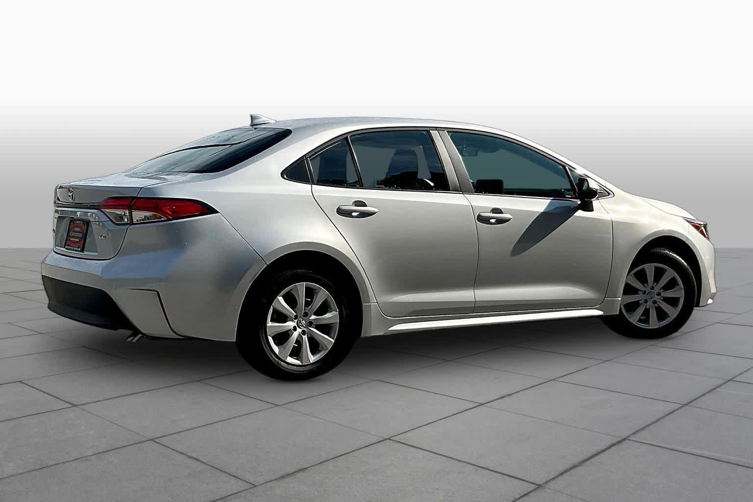 Used 2026 Toyota Corolla LE FWD image 13