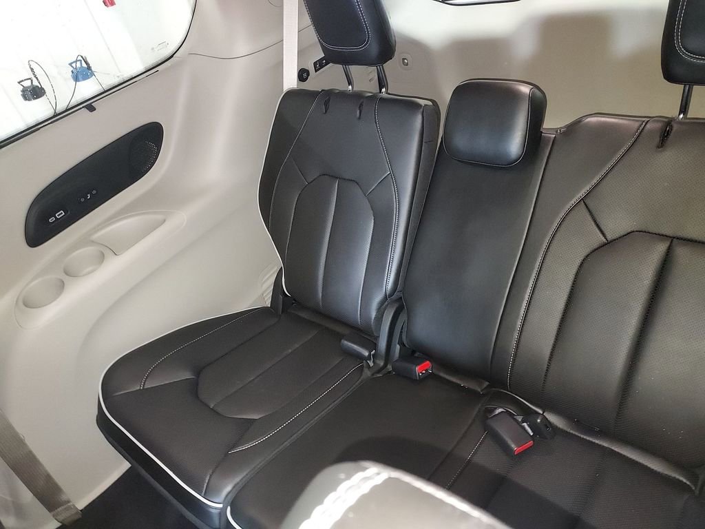 Used 2022 Chrysler Pacifica Limited image 30