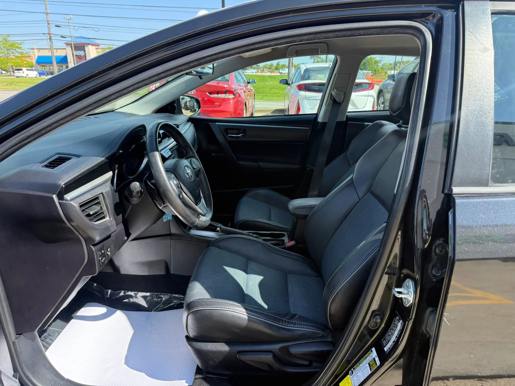Used 2015 Toyota Corolla S FWD image 17