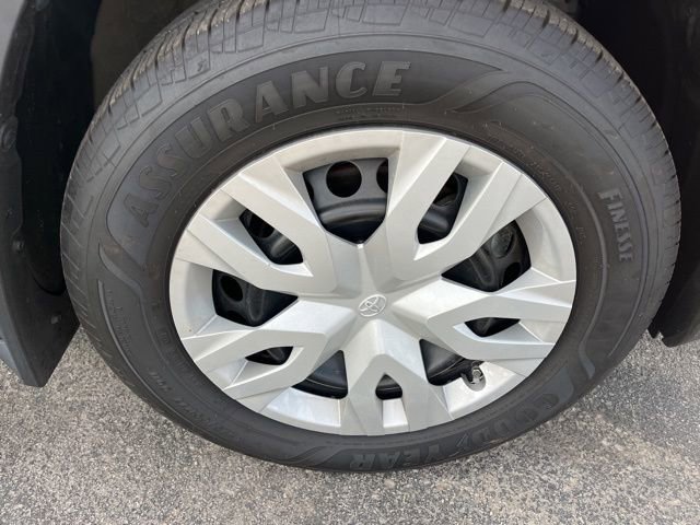 Used 2022 Toyota Corolla Cross L FWD image 2