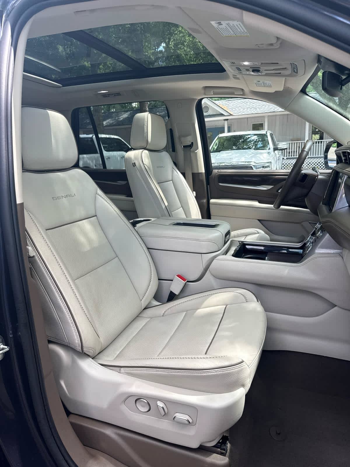 Used 2023 GMC Yukon Denali AWD/4WD image 18