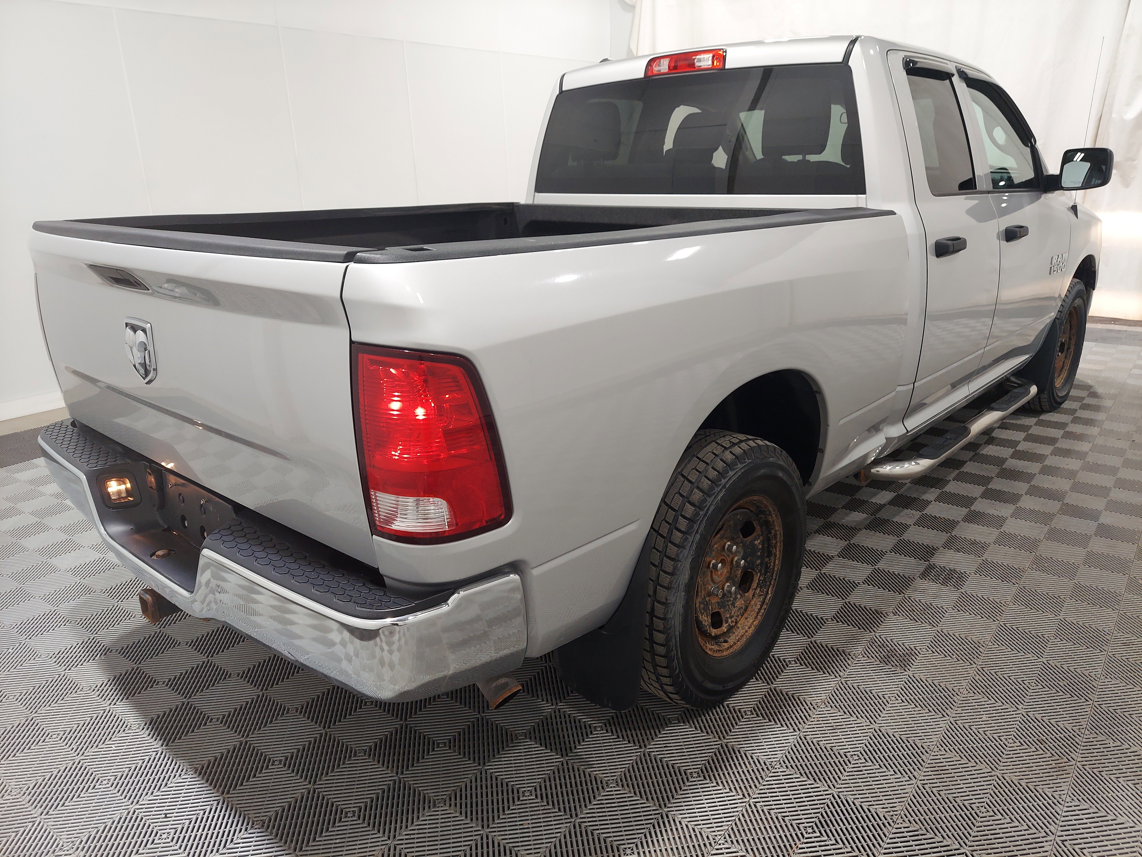Used 2017 RAM 1500 ST w/ SXT Appearance Group AWD/4WD image 3