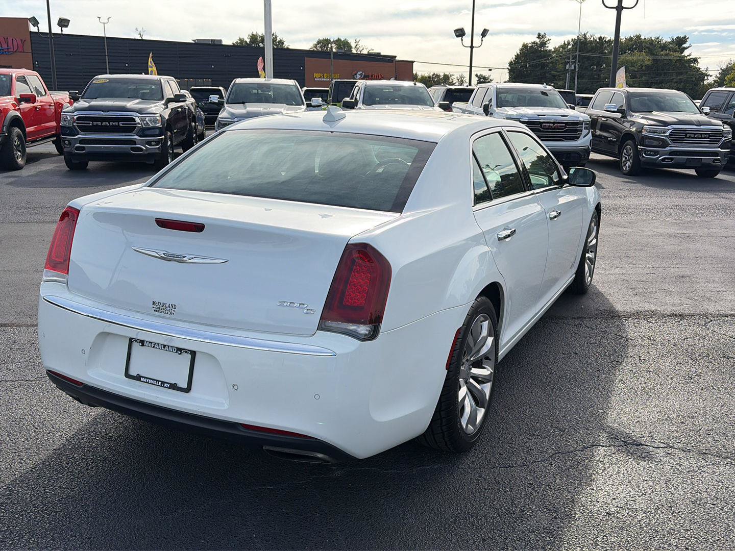 Used 2017 Chrysler 300 C w/ Safetytec Plus Group RWD image 5
