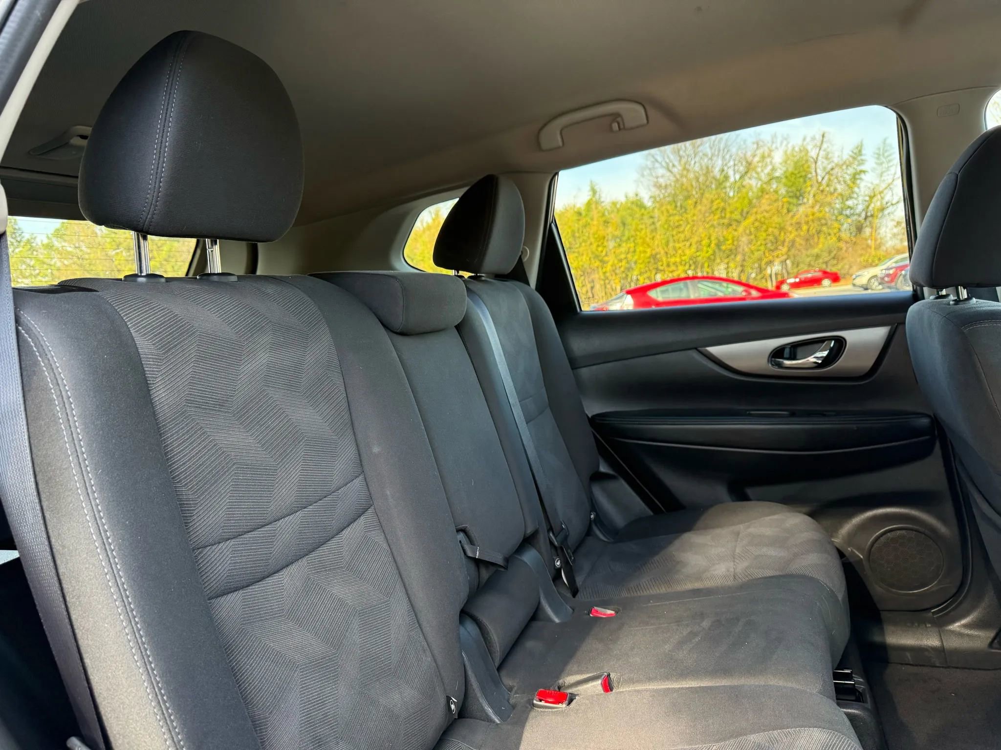 Used 2016 Nissan Rogue SV image 31