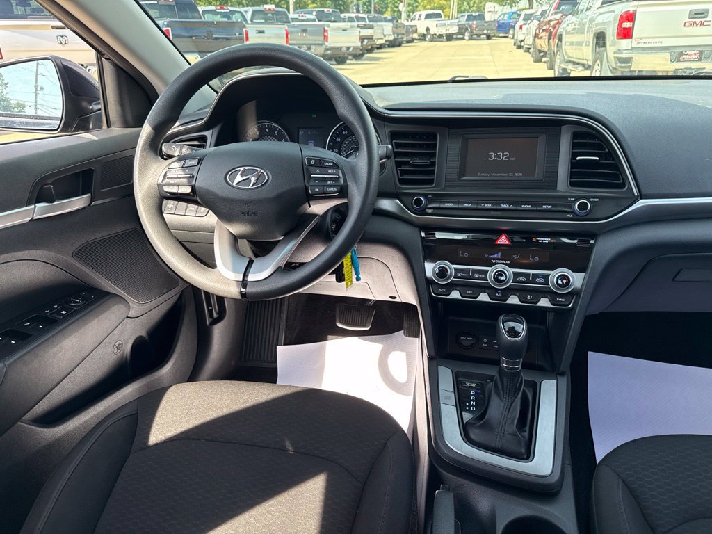 Used 2020 Hyundai Elantra SE w/ Cargo Package (C1) FWD image 9