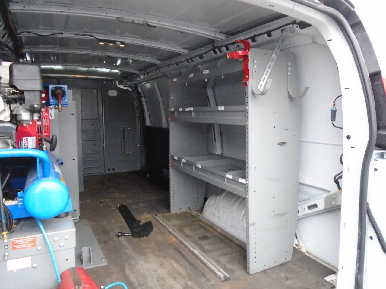 Used 2017 Chevrolet Express 3500 Extended image 11