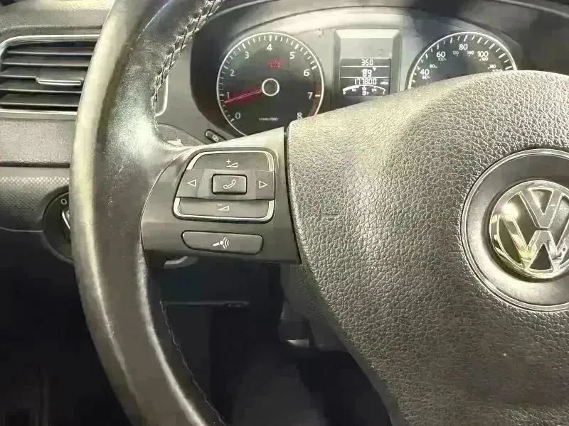Used 2012 Volkswagen Jetta SE FWD image 38