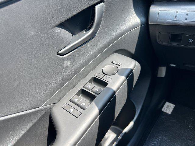 New 2027 Hyundai Kona SE AWD/4WD image 11