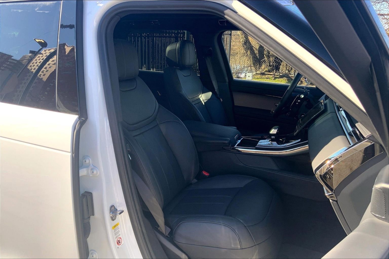 Used 2024 Land Rover Range Rover Sport SE image 8