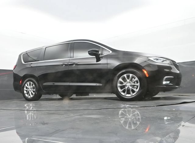 Used 2026 Chrysler Pacifica Limited FWD image 26