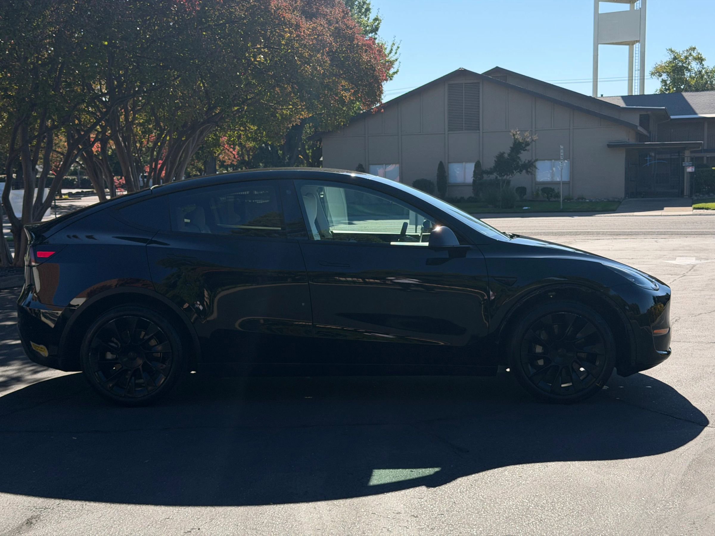 Used 2022 Tesla Model Y Long Range image 4