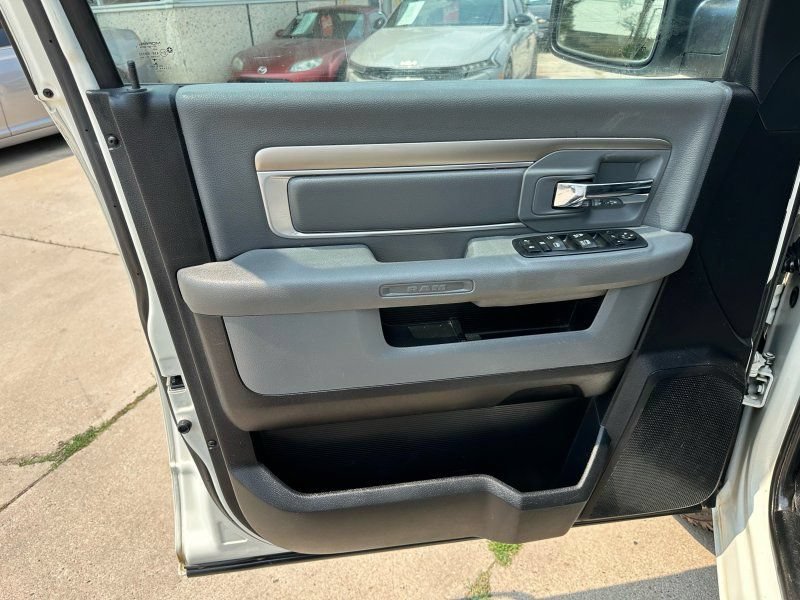 Used 2016 RAM 1500 SLT RWD image 12