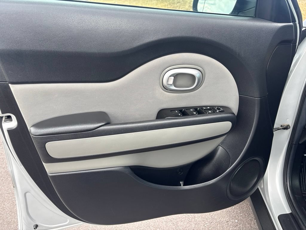 Used 2015 Kia Soul + FWD image 12