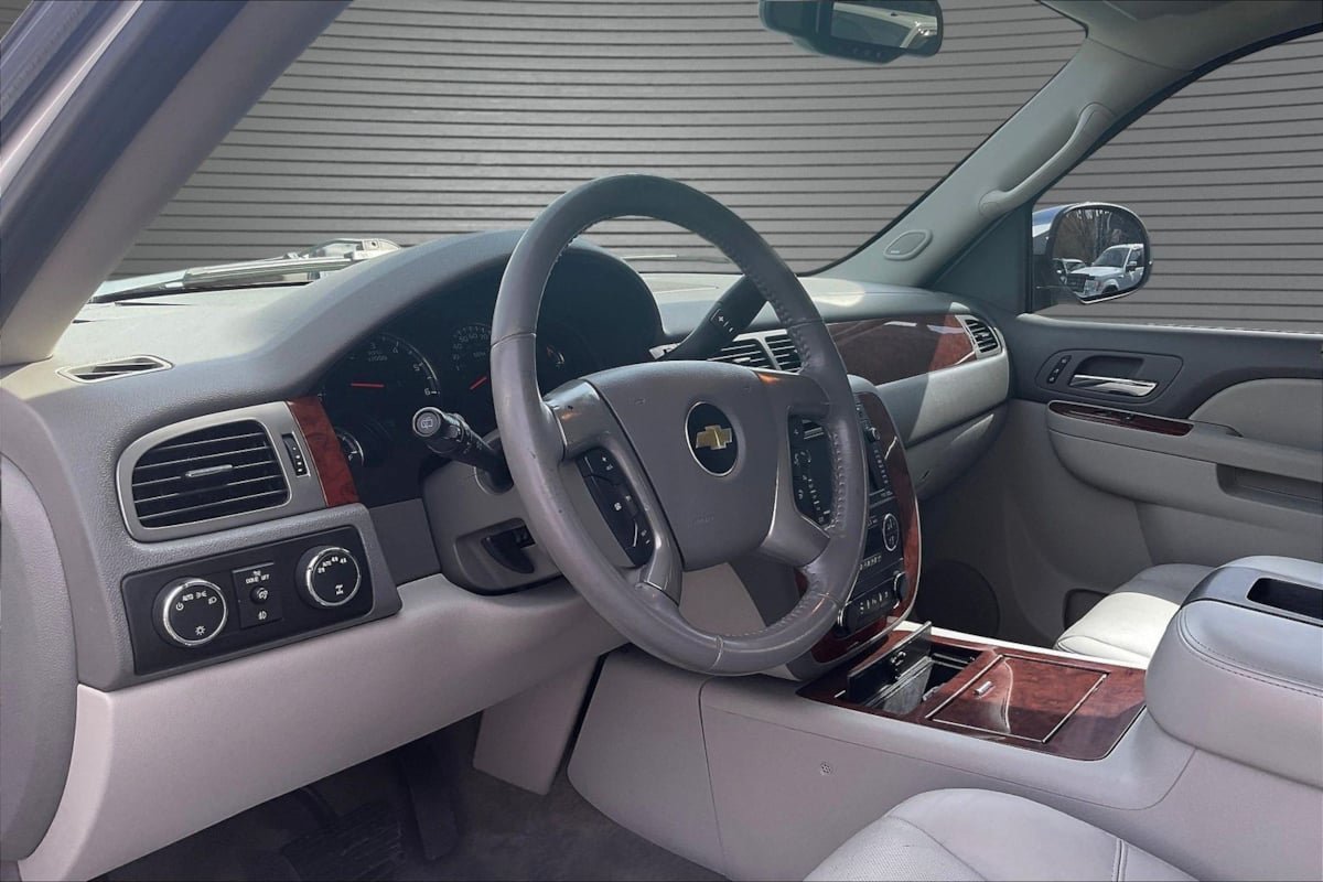 Used 2011 Chevrolet Tahoe LTZ AWD/4WD image 16