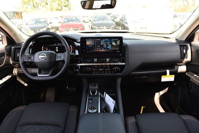 New 2026 Nissan Pathfinder Platinum image 8