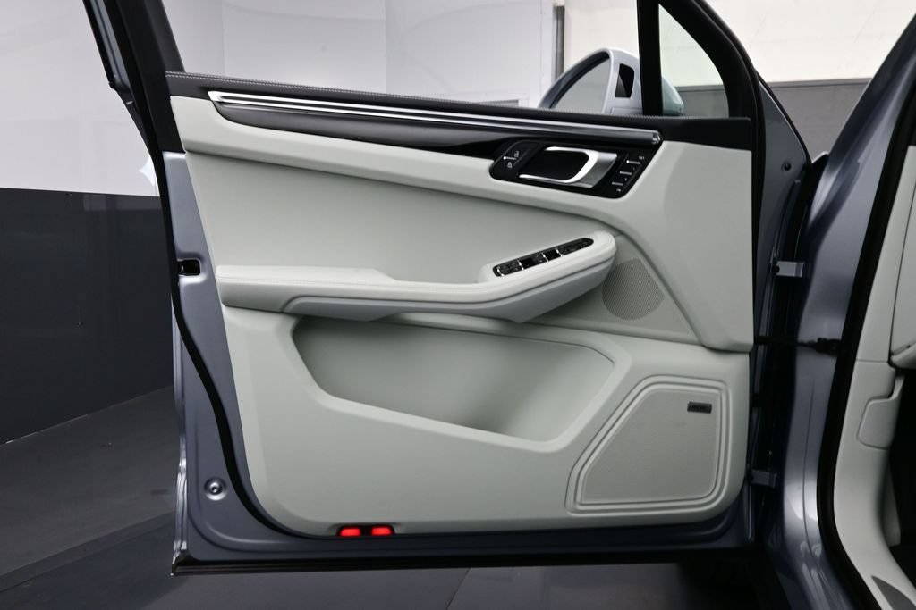 New 2026 Porsche Macan S AWD/4WD image 7